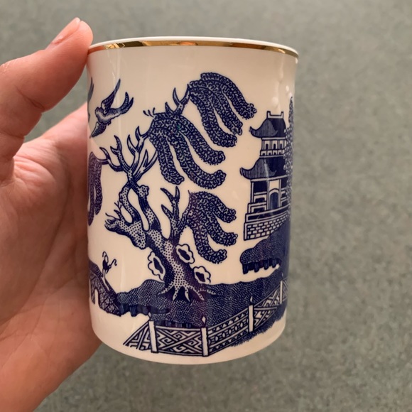 Fine bone china exclusive design by Roy kirkham - Picture 2 of 4